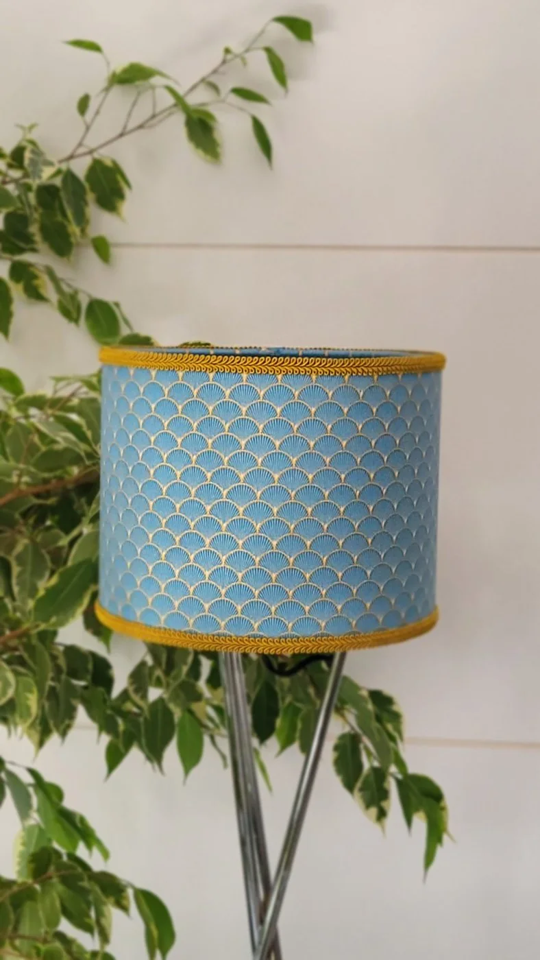 Abat-jour artisanal en tissu Écailles célestes — vue 1